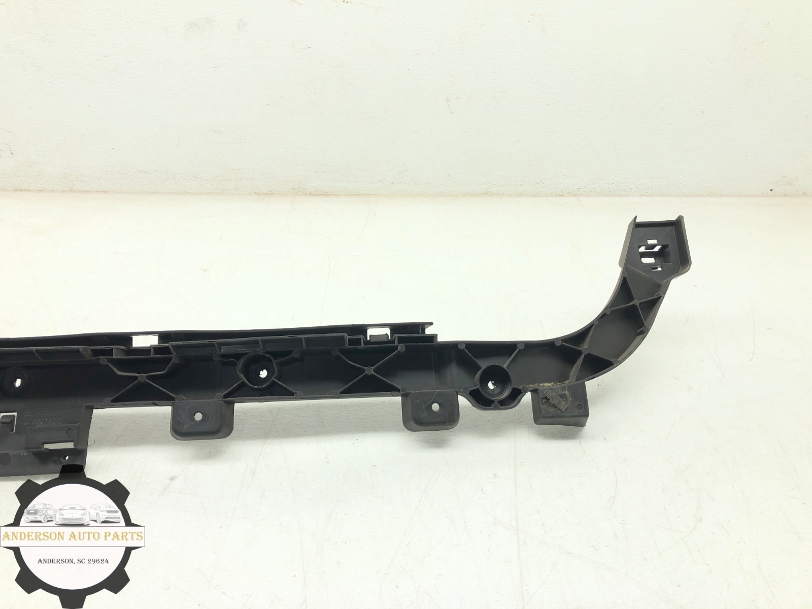 2014-2020 MASERATI QUATTROPORTE REAR BUMPER CENTER SUPPORT GUIDE BRACKET OEM