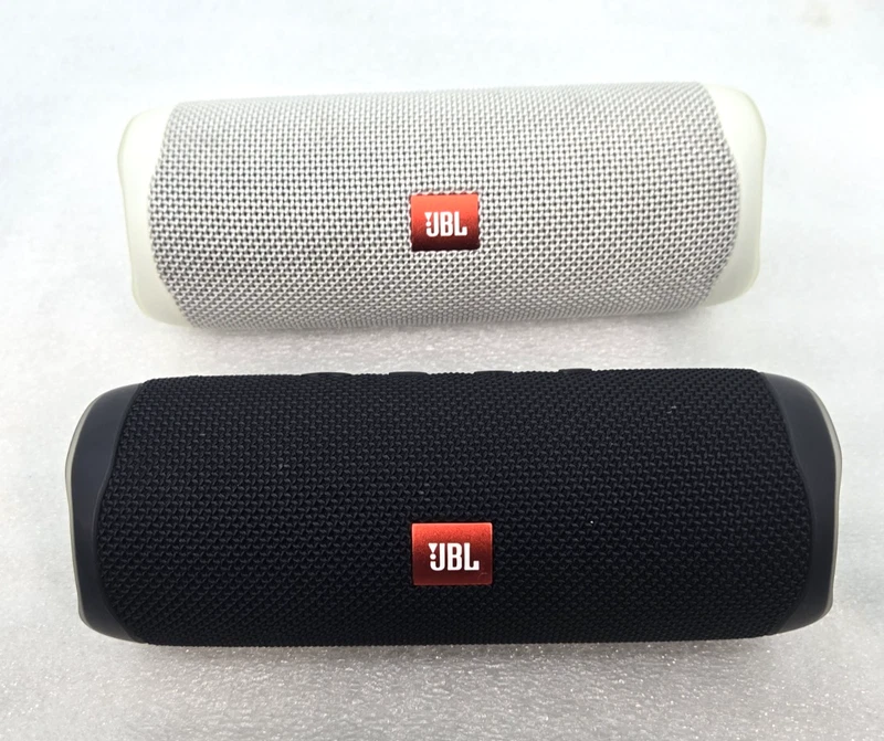 two-pack of used JBL Flip 5 speakers