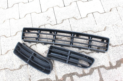 VW Golf 4 Gitter Stoßstange vorne Frontstoßstange Blende Abdeckung
