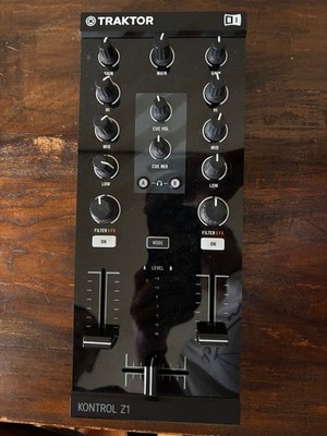 Native Instruments TRAKTOR KONTROL Z1 2-channel DJ Controller Mixer #0007