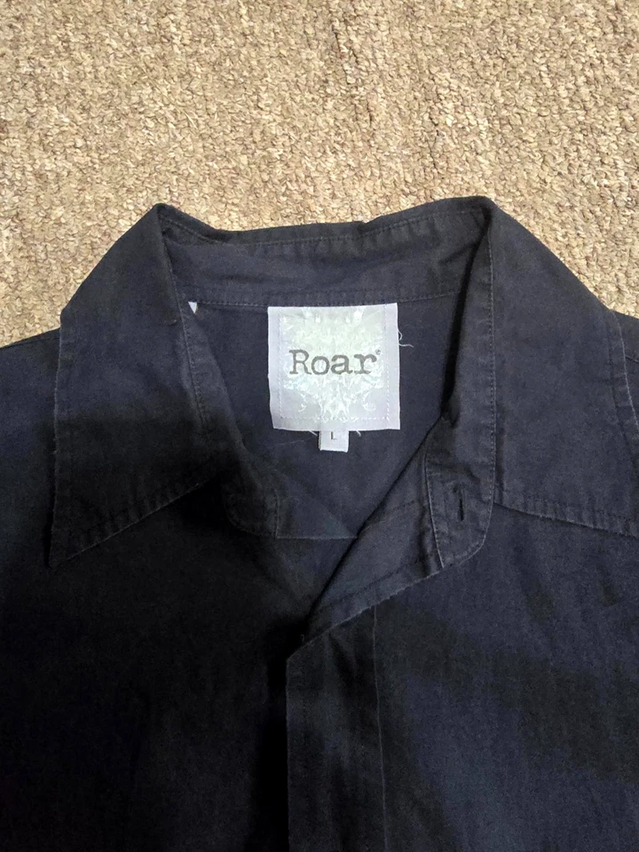 Camisa Roar Signature Para Hombre Negra Manga Larga Bordada con Botones Talla Lg Foto 4 de 4