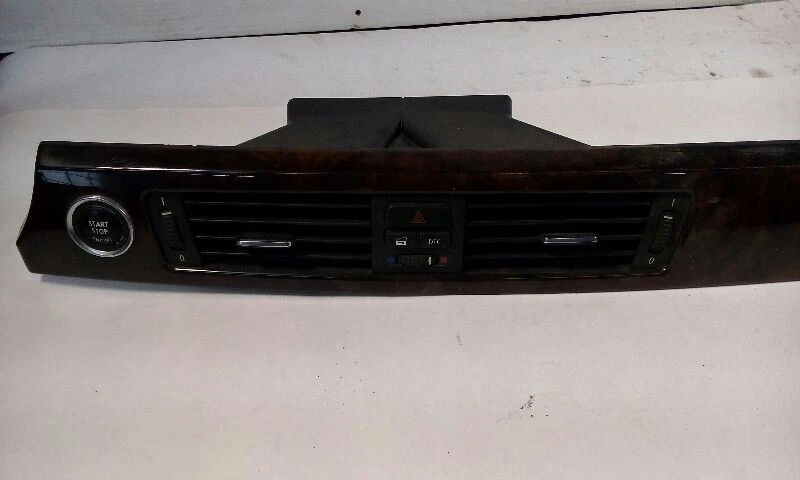BMW 335i 2011 bisel de tablero con botón de parada de arranque, rejillas de ventilación Foto 2 de 4