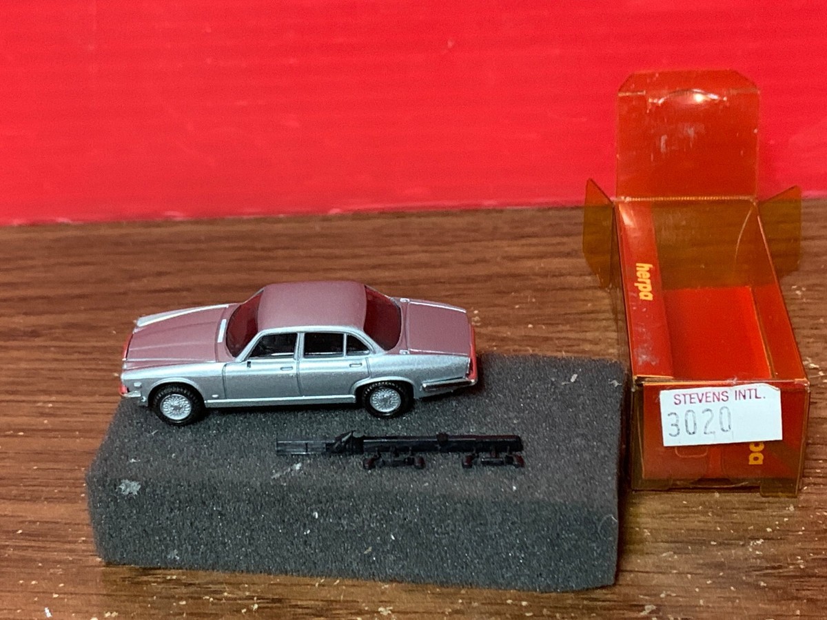 Herpa #3020 Silver Jaguar XJ 6/12 HO 1/87 Scale Vehicle Made In W