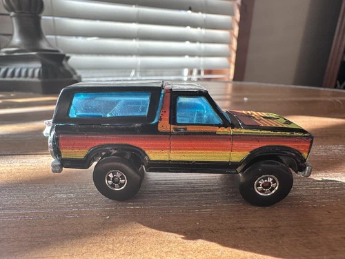 Vintage Hot Wheels 1980 Ford Bronco W/CHROME MOTORCYCLE  HK