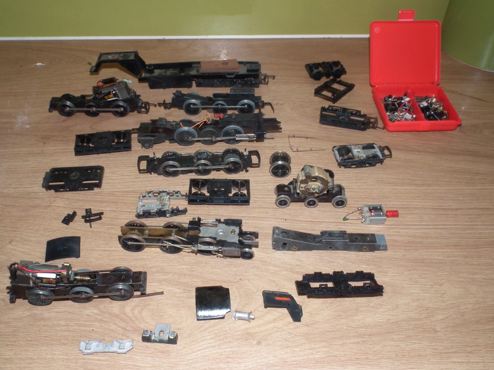 HORNBY TRIANG & OTHER CHASSIS MOTORS BOGIES SPARE PARTS OO