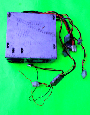 DESKTOP 300W PC NETZTEIL +5 -5 +12 -12 +3,3V 240V AC IN