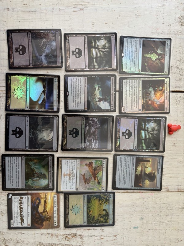 Vintage Magic The Gathering (1995-2017) lot. Foils and Commons. Great condition.
