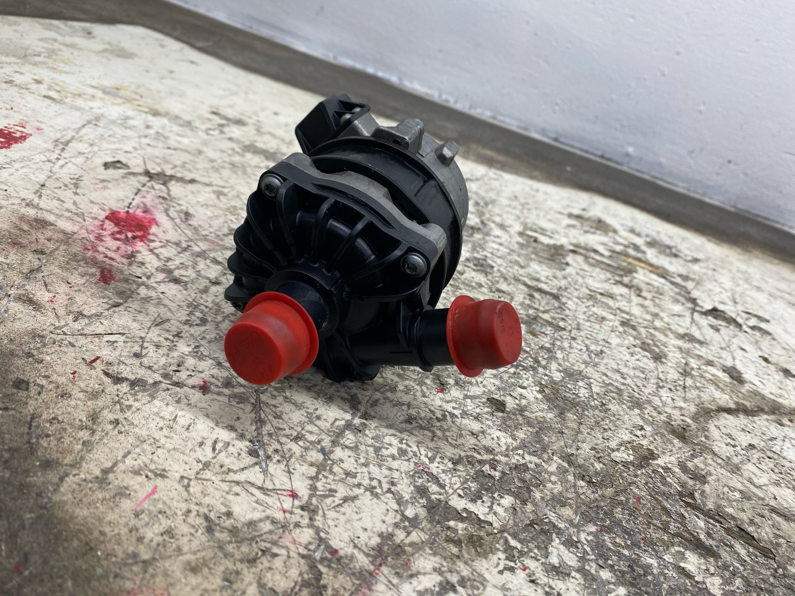 2010-2020 BENTLEY MULSANNE 6.8L ENGINE AUXILIARY COOLANT WATER PUMP 8K0965567