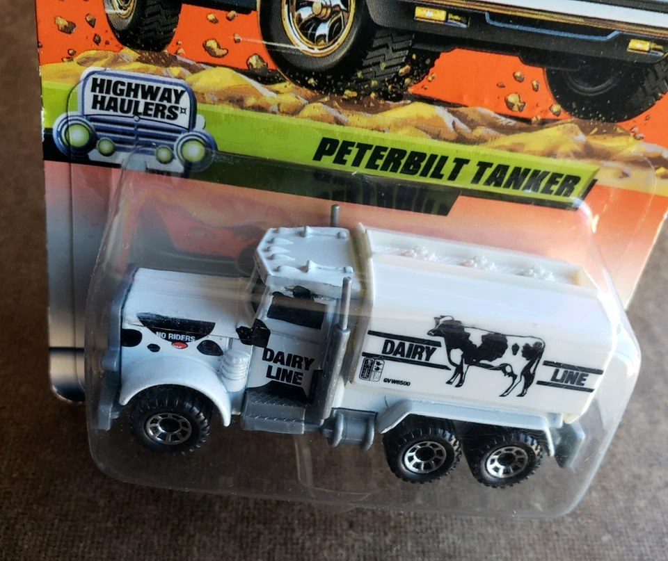 VTG 1998 Matchbox PETERBILT TANKER White Highway Hauler 12 Milk Dairy Line Truck - Image 4 of 4