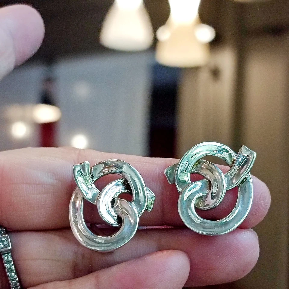 Pendientes Angela Cummings 1984, Omega de ley 925 con poste trasero peso 9 g. Foto 3 de 4