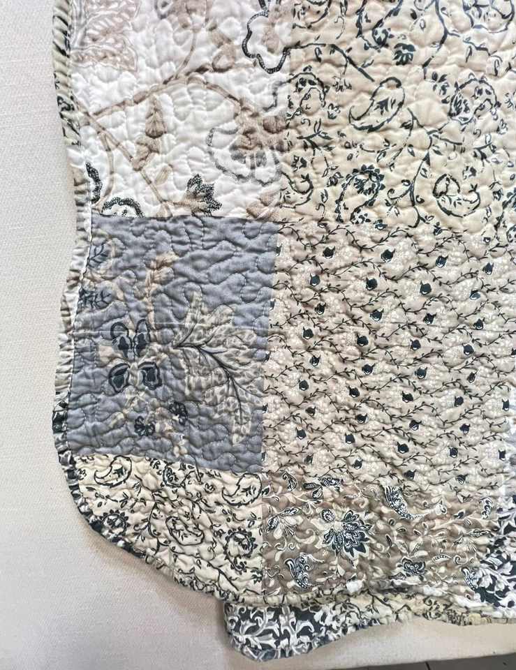 Patchwork Floral Quilt Blanket Reversible Full/Queen Rustic - Image 4 of 4