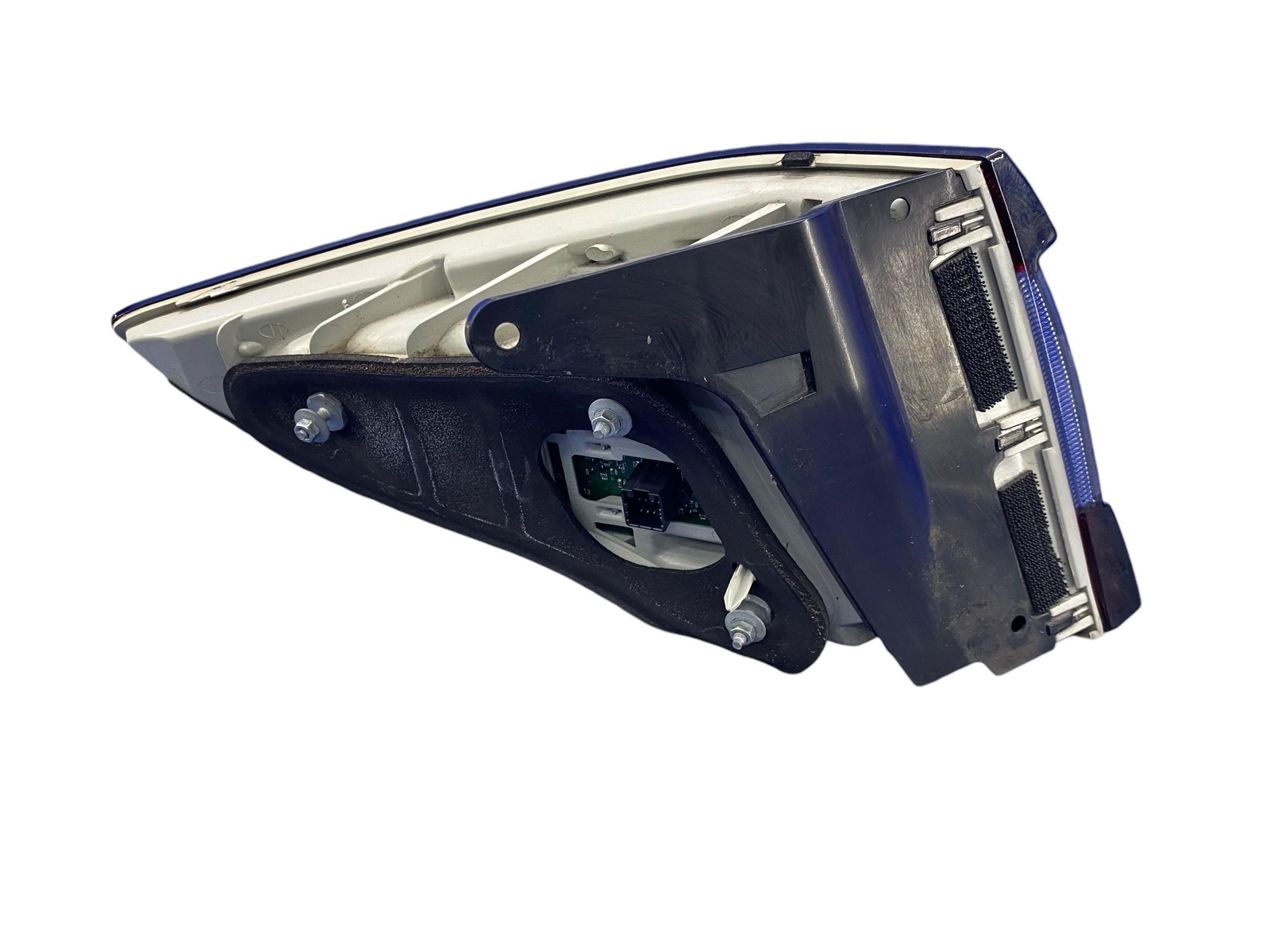 2013-2019 MASERATI GRANTURISMO REAR RIGHT OUTER QUARTER PANEL MOUNTED TAILLIGHT