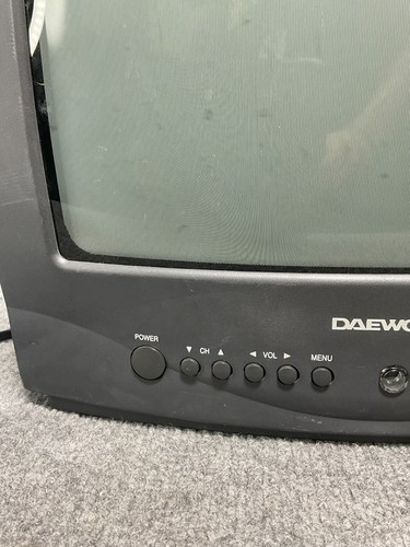 Daewoo 13" CRT Color Television DTQ-13P3FC VHF/UHF Retro Gaming - Black - Picture 2 of 13