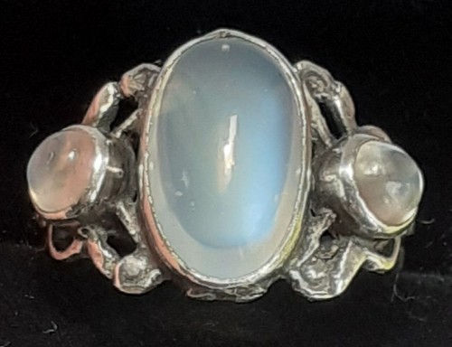KUNSTHANDWERK MONDSTEIN RING Größe M Trilogiering mit 14 mm Cabochon um 1890 - Bild 12 von 24