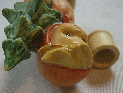 Vintage Hummel Goebel 776 Germany Ceramic Porcelain Figurine 5" Girl With Tree - Foto 4 di 4