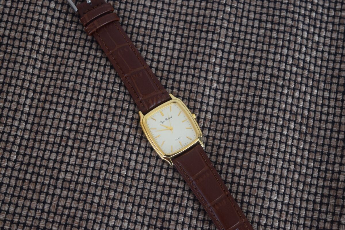 Vintage Citizen Toyo Keizai Quartz 1030-344791 Y Dress Watch Vintage Citizen Toyo Keizai Quartz 1030-344791 Y Dress Watch