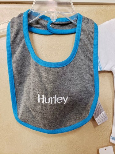 $42 Nuovo con etichette Hurley SET 4pz T-shirt Pantaloni Giacca 3 6 9 Mon Cotone Bianco Blu Grigio - Foto 4 di 5