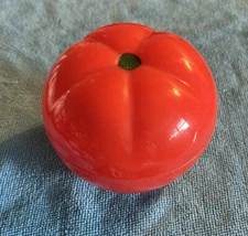 Hutzler Tomato Saver Keeper Storage Container - Vegetable Saver