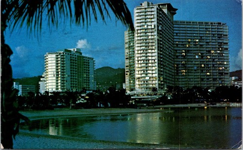 Cartolina d'epoca Honolulu Hawaii HI The Ilikai Hotel on Waiki Beach View - Foto 1 di 2