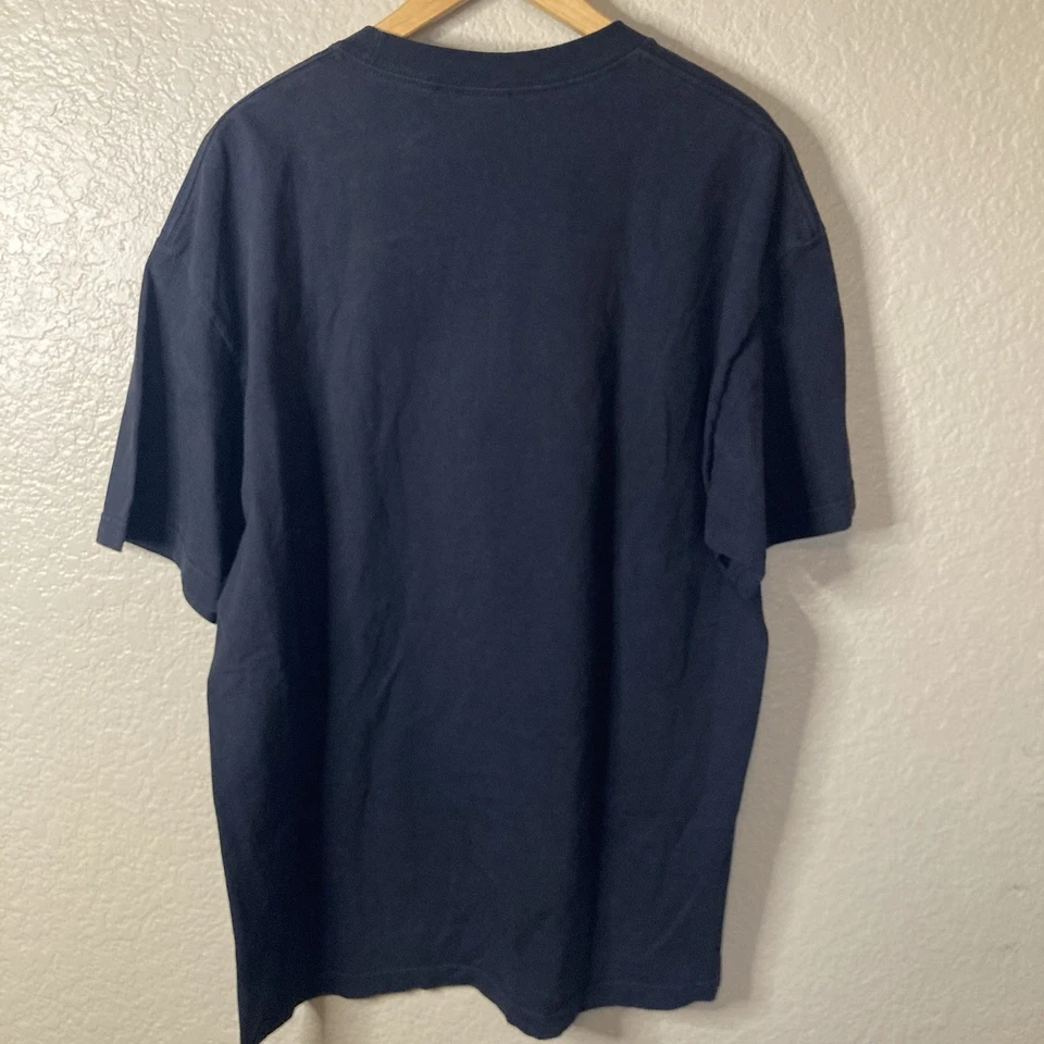 Camiseta masculina Flying Coffin preta gráfica XLarge em excelente estado - Imagem 2 de 4