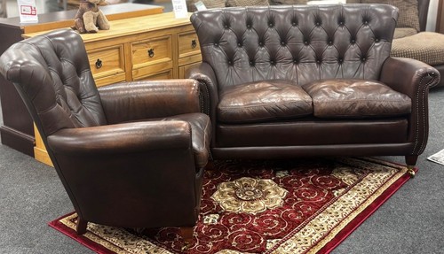 Klassisches braunes Leder Chesterfield 2-Sitzer Sofa und Sessel Set CS A25