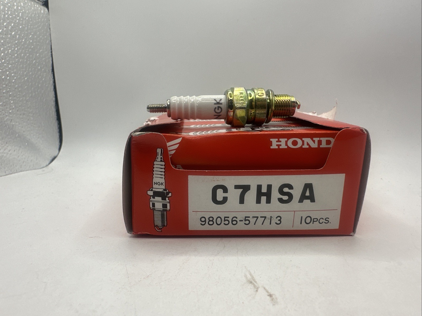Box of 10 NGK Standard Non-Resistor Spark Plug C7HSA  Honda 98056-57713