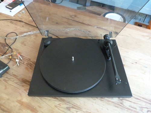 Project Essential 2 Turntable Excellent Condition - Picture 2 of 6
