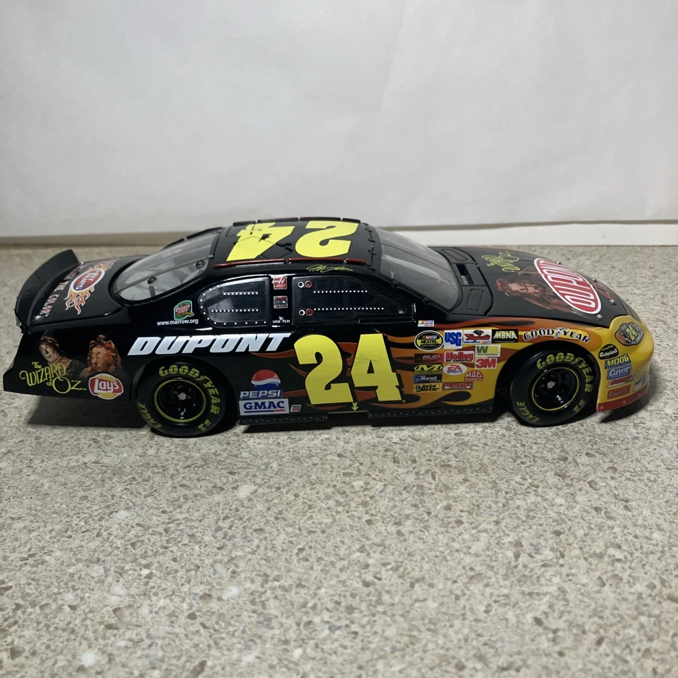 Jeff Gordon 2004 #24 DuPont 'The Wizard Of Oz' Monte Carlo 1:24 ELITE Diecast - Image 3 of 4