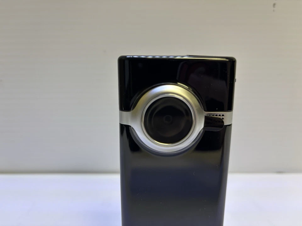 Flip Video Mino F360B Mini Video Camera 2GB 60min 480p - Image 4 of 4