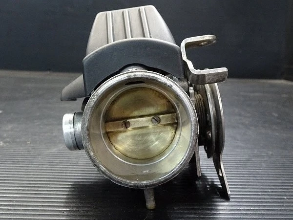 Conjunto de admisión de inyección de combustible lado derecho carrocería del acelerador OEM BMW R850R Foto 3 de 4