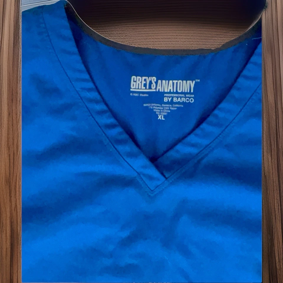 Woman’s -Medical S.C.R.U.B.S Vários Conjuntos de Extra Grande e 2X- (5conjuntos no Total) - Imagem 3 de 4