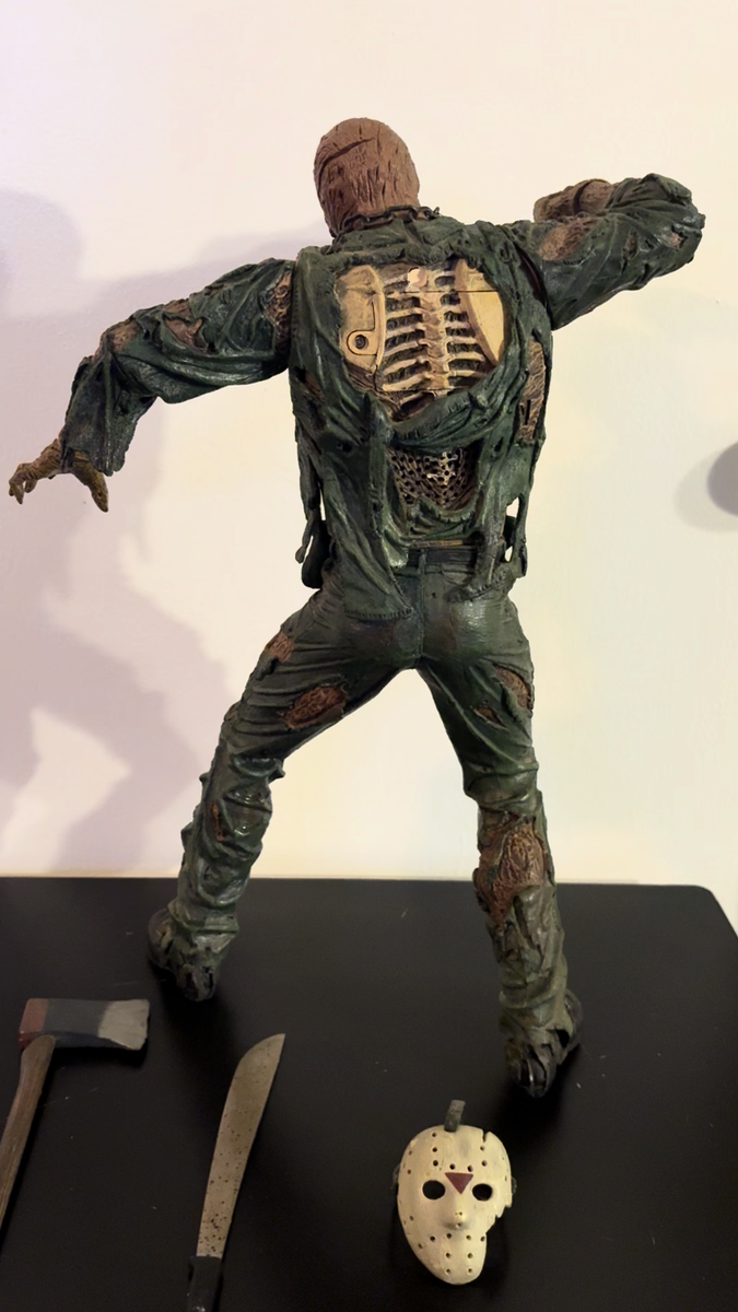 Jason Voorhees Friday the 13th 2003 NECA 18' Battery Operated
