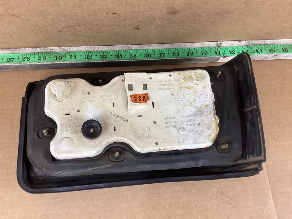 Conjunto de luz trasera derecha del lado del pasajero Hyundai Excel 1986-1989 Foto 3 de 4