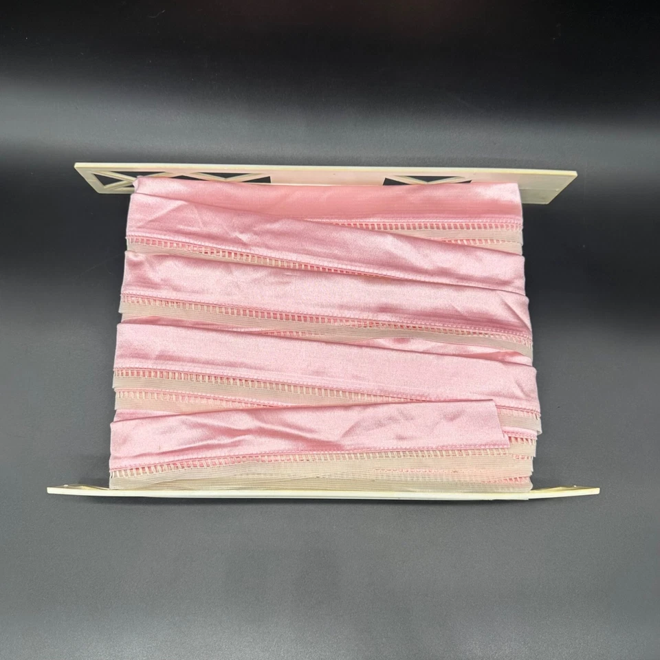 Lencería vintage rosa satinado ribete borde tela blanca costura artesanía LEER Foto 2 de 4