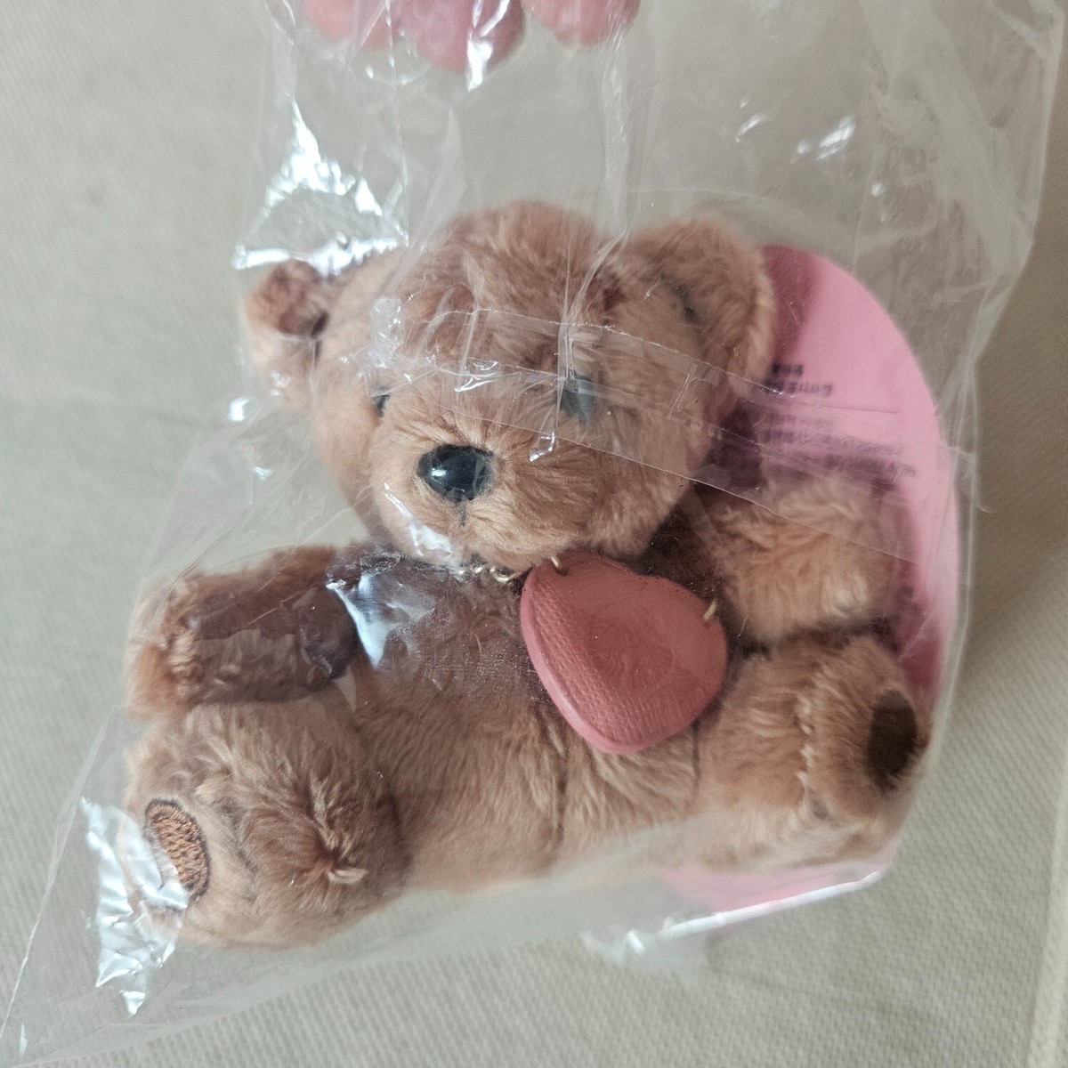 【韓国スタバ】2024 V-DAY★Be Mine Bear Fabric Key Chain Starbucks korea 2024 V - DAY Promotion Be Mine Bear Fabric