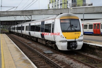 PHOTO  357 027 CLASS 357/0 ELECTORSTAR 4-CAR EMU NO.357 027 OF TRENITALIA C2C ON