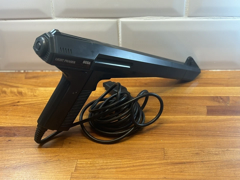 SEGA MASTER SYSTEM LIGHT PHASER GUN CONTROLLER 3050 UNTESTED - Image 2 of 3