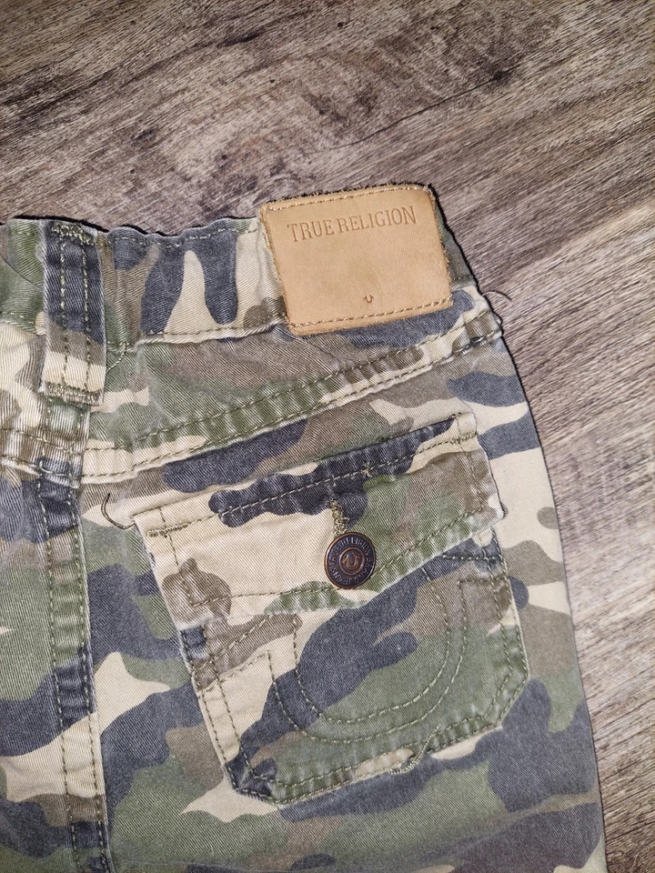 Pantalones cargo True Religion verde camuflaje niños talla 5 Foto 3 de 4
