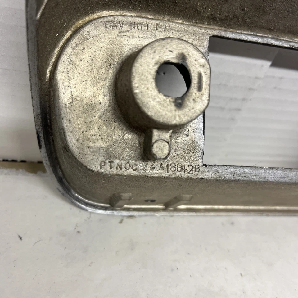 Mustang Cougar 1967-1968 radio bisel soporte Ford (consola no central) 67-68 Foto 4 de 4