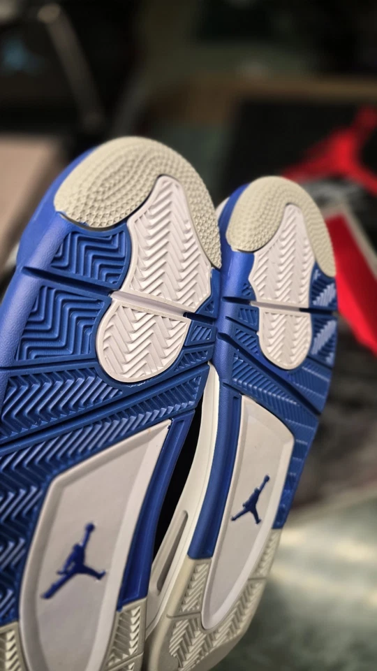 Talla 9.5 - Jordan 4 Retro Mid Motorsports Foto 4 de 4