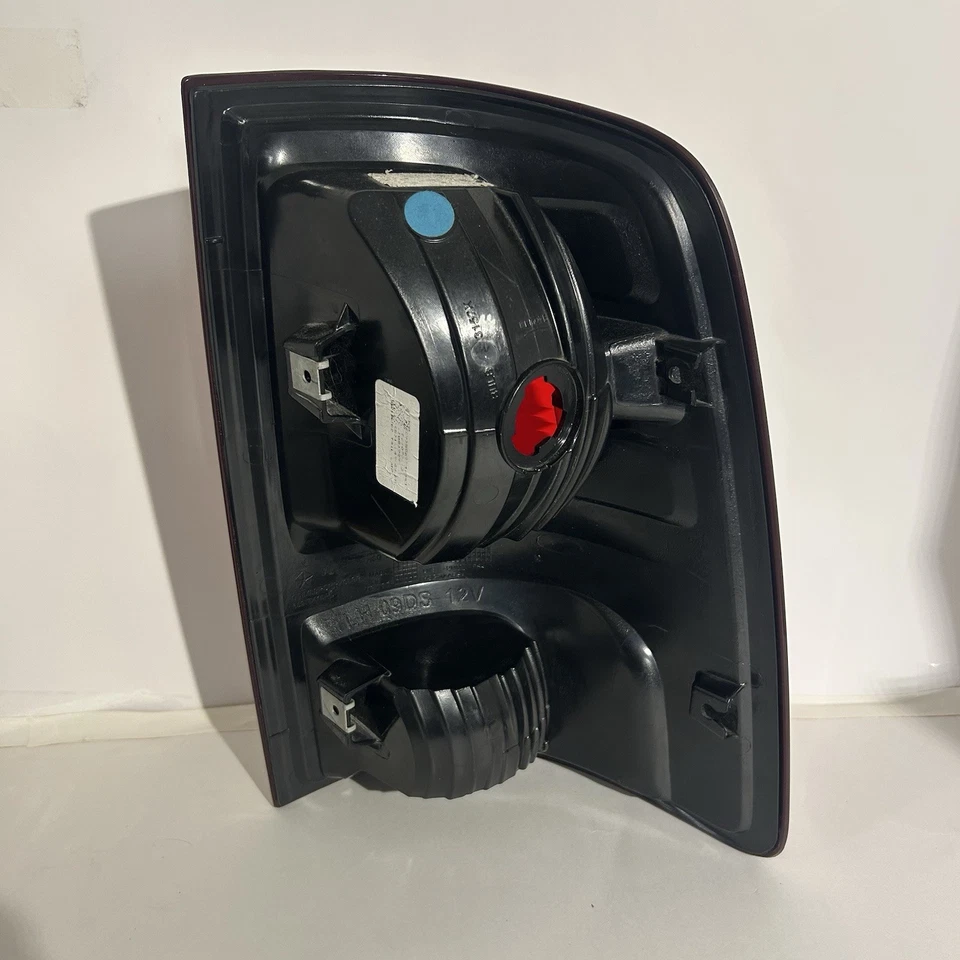 GMC Sierra 1500 2500 3500 2007-2013 lente de luz trasera lateral izquierda OEM perfecto Foto 4 de 4