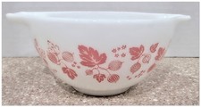 Vintage PYREX Cinderella Gooseberry Pink on White 1 1/2 pint bowl #441