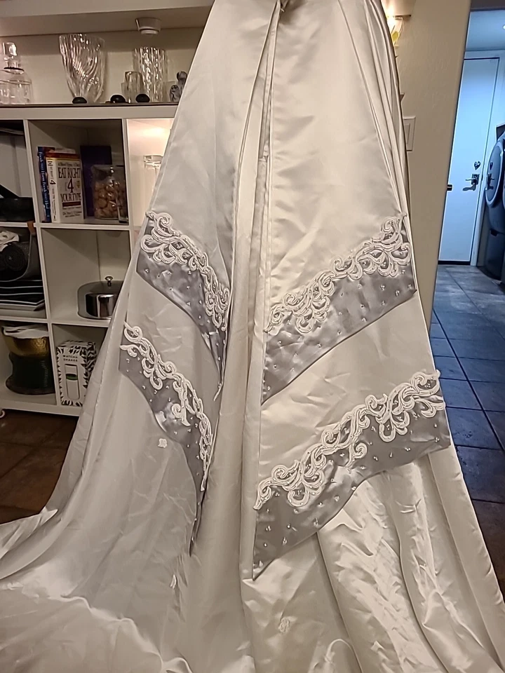 Vestido de novia corsé de 2 piezas talla 6 exhibición de tienda $1145.00 etiqueta nuevo sin etiqueta Foto 3 de 4