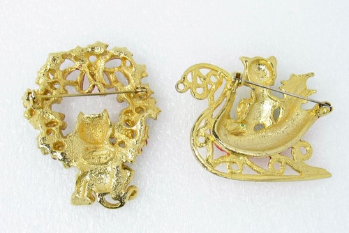 Lot of 4 Christmas Kitty Cat Pin Brooches Gold Tone Metal & Enamel Wreath Sleigh - Picture 3 of 7
