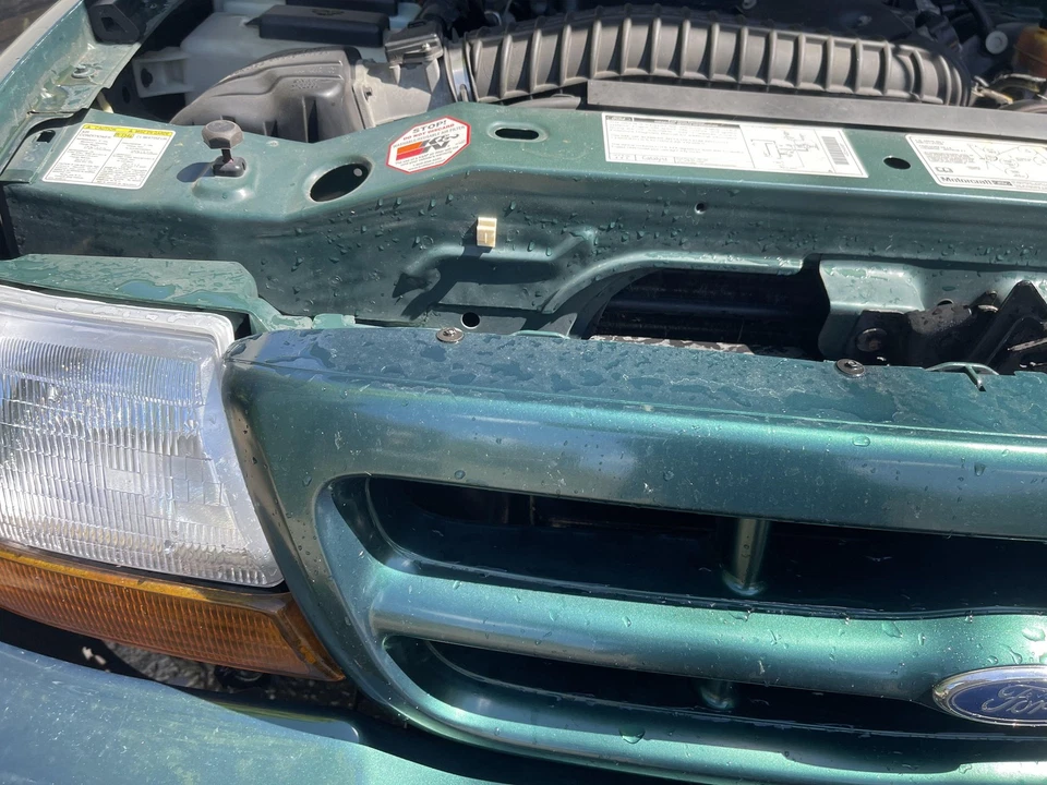 1998 - 2000 Ford Ranger 4x2 SU Green Grille Oem Tested - Image 2 of 4