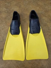 DOLFINO Rubber Dive Fins (Flippers) 40-41 Size  Malaysia 7-9