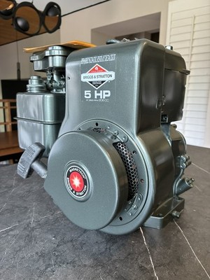 Vintage NOS 5hp Briggs & Stratton  Engine