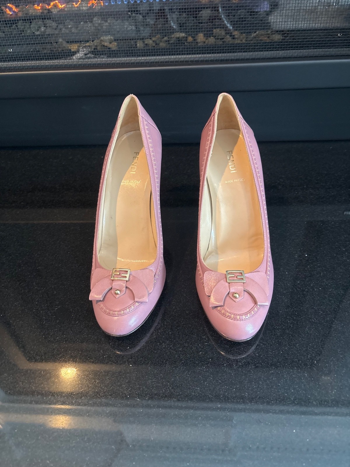 Excellent condition vintage Fendi feminine spring pumps sz 38 