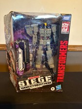 Transformers Siege War for Cybertron WFC-S51 Astrotrain E8210 - New in Box