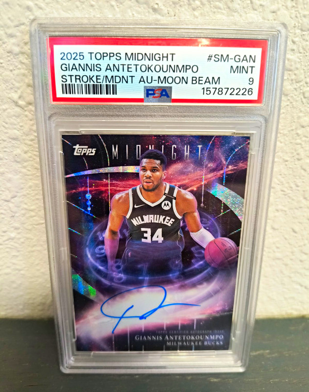 2025 Topps Midnight Giannis Antetokounmpo Stroke Midnight Auto Moon Beam PSA 9